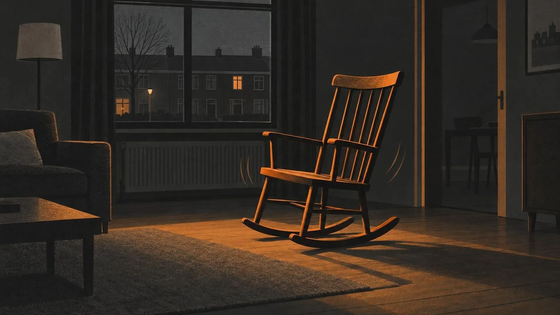 Een lege schommelstoel die vanzelf blijft bewegen in een verder stille, donkere woonkamer.