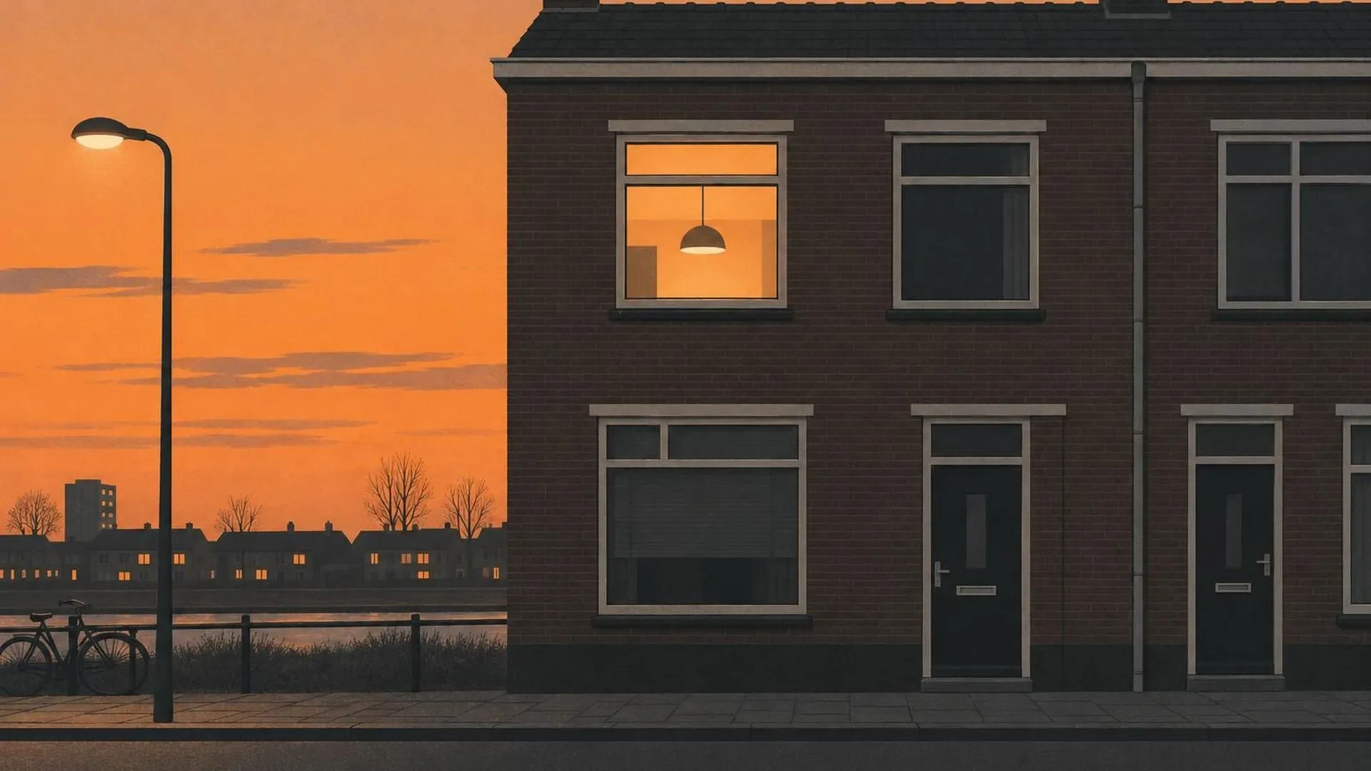 Een baksteengevel in de schemer, één bovenraam verlicht en één donker.
