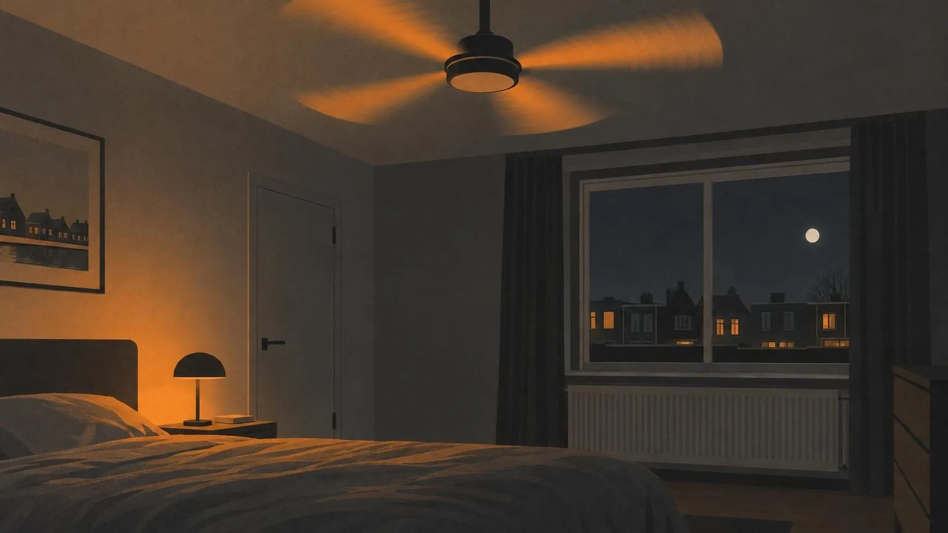 Een plafondventilator draait 's nachts snel rond in een verder stille, donkere slaapkamer, de wieken zijn wazig terwijl al het andere in de kamer stilstaat.